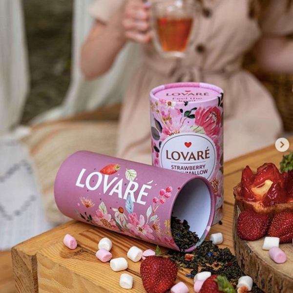 Zelený ochutený sypaný čaj Lovaré Strawberry Marshmallow, 80g